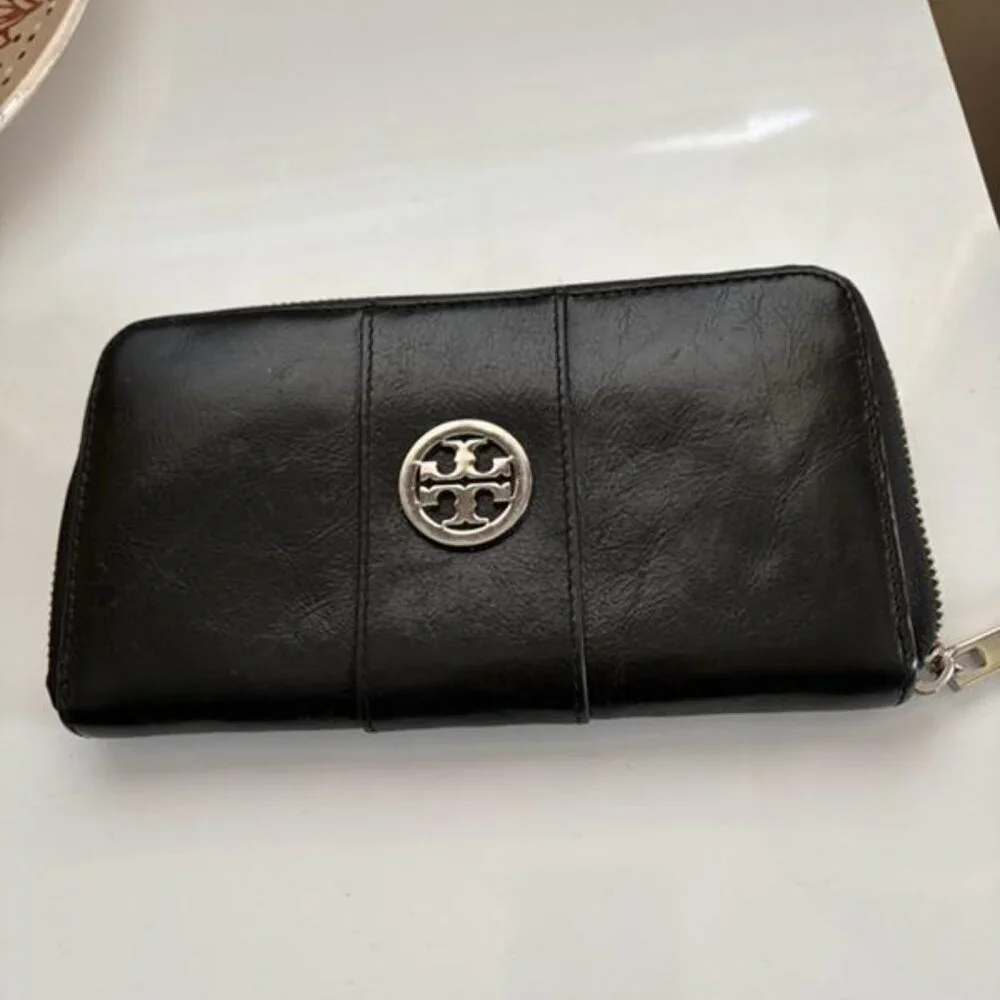 Tory Burch Black Leather Zip-Around Continental Wallet